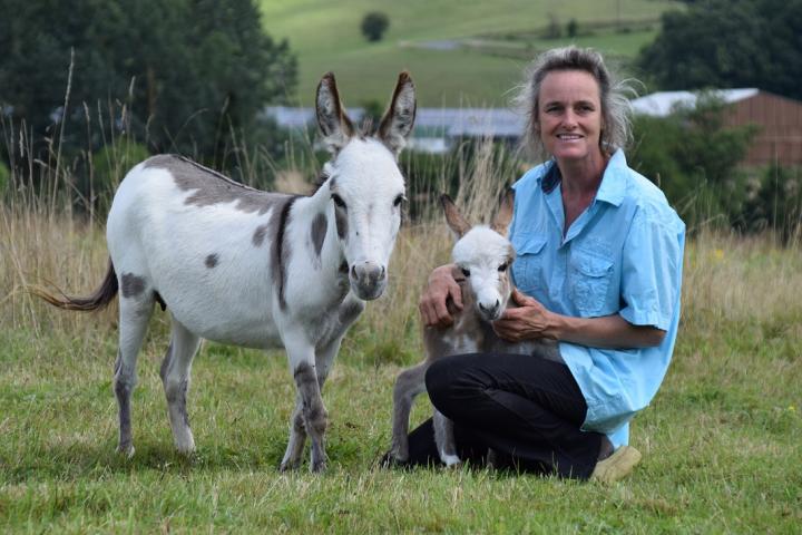 Zoé avec Caroline sa maman et Carole